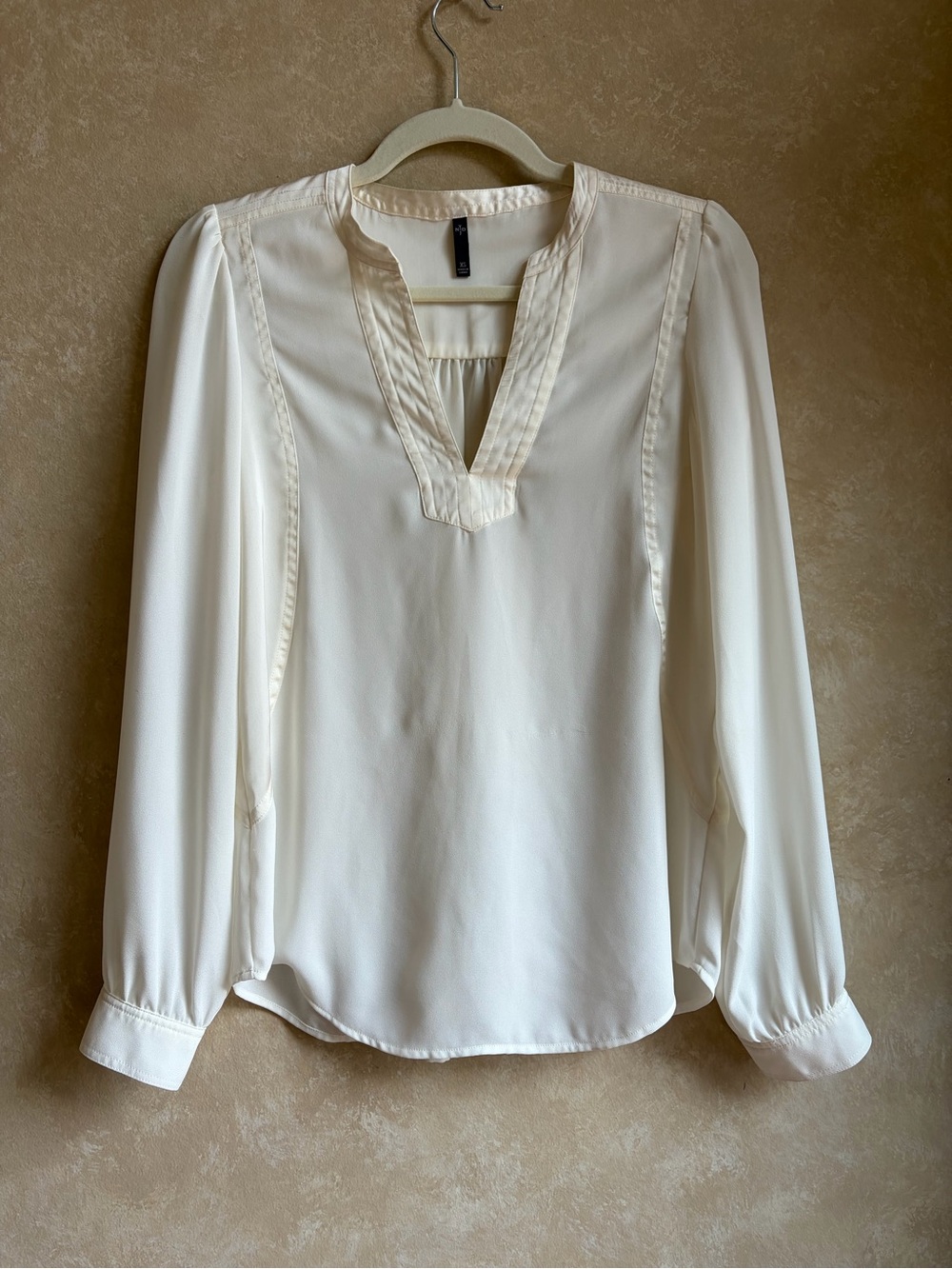 NYDJ Women’s Ivory V-Neck Long Sleeve Blouse